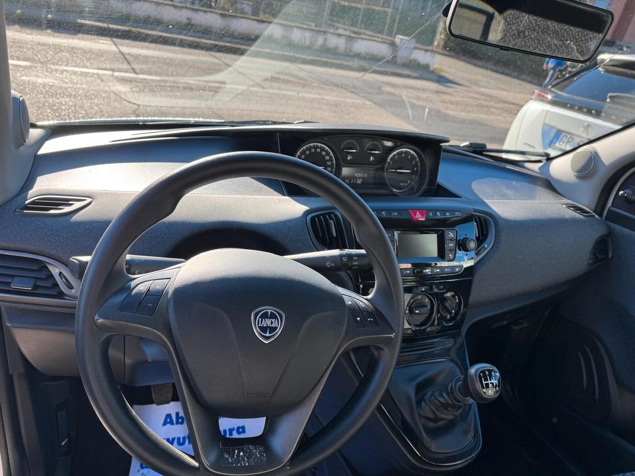 Lancia Ypsilon 1.0 FireFly 5 porte S&S Hybrid Ecochic Silver