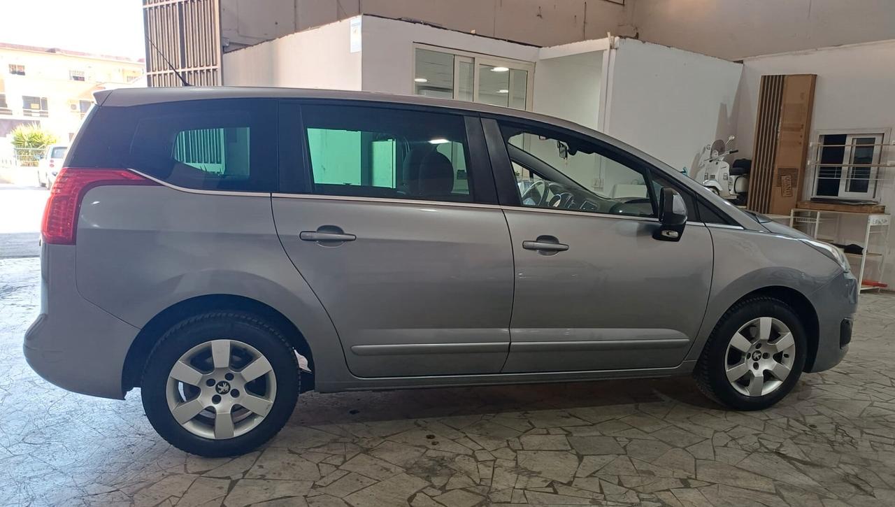 Peugeot 5008 BlueHDi 7 posti PERFETTA - 2016