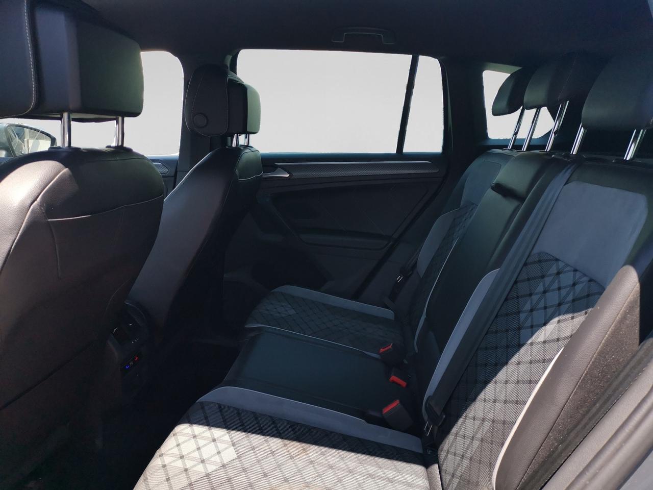 VOLKSWAGEN Tiguan II 2021 - Tiguan 2.0 tdi R-Line 150cv dsg