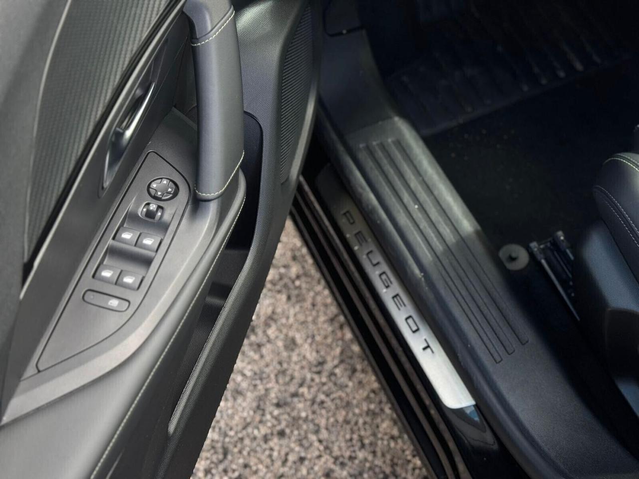 Peugeot 2008 PureTech 130 S&S EAT8 GT