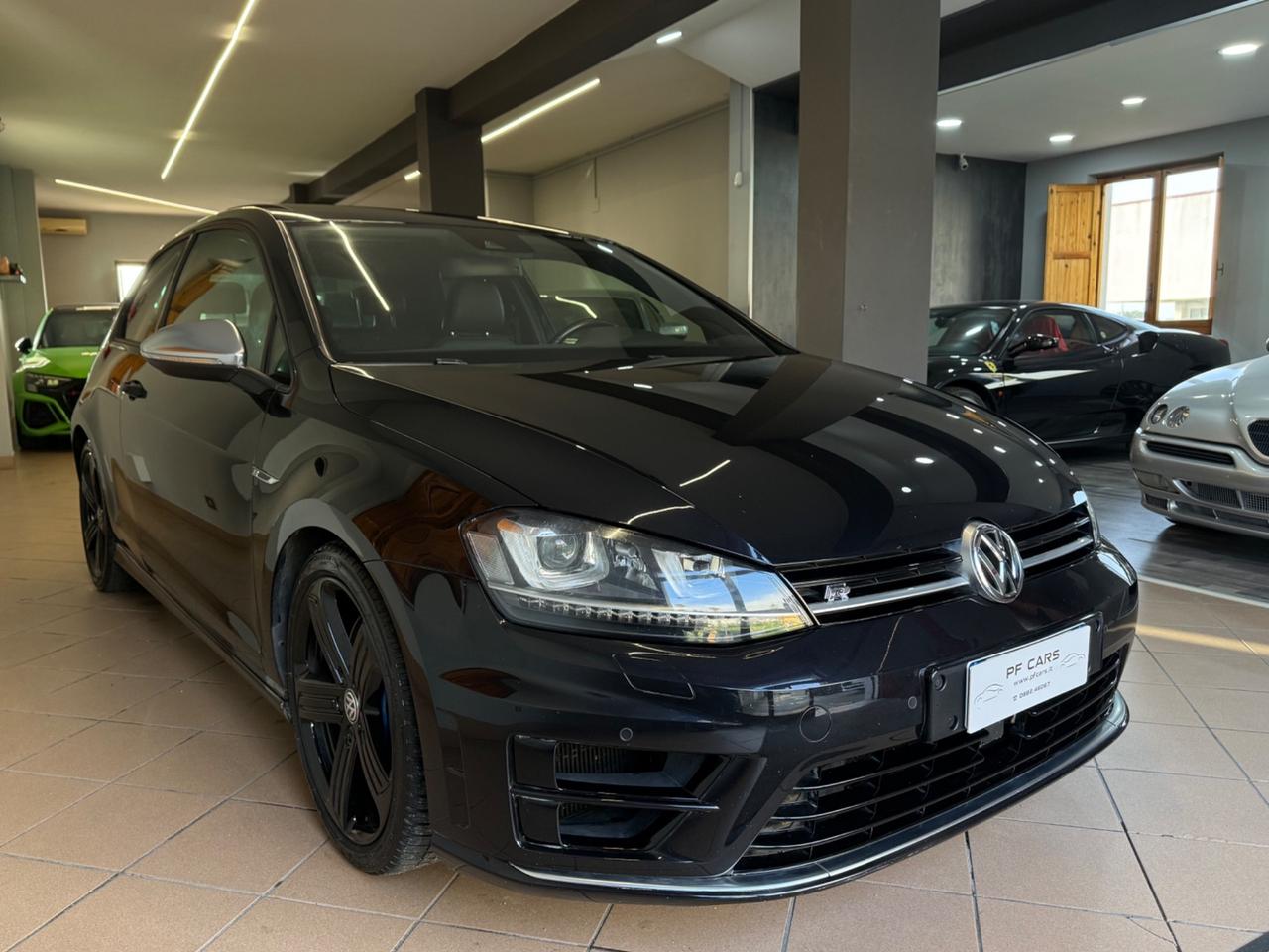 Volkswagen Golf R 2.0 DSG 3p. 300CV tetto apribile.