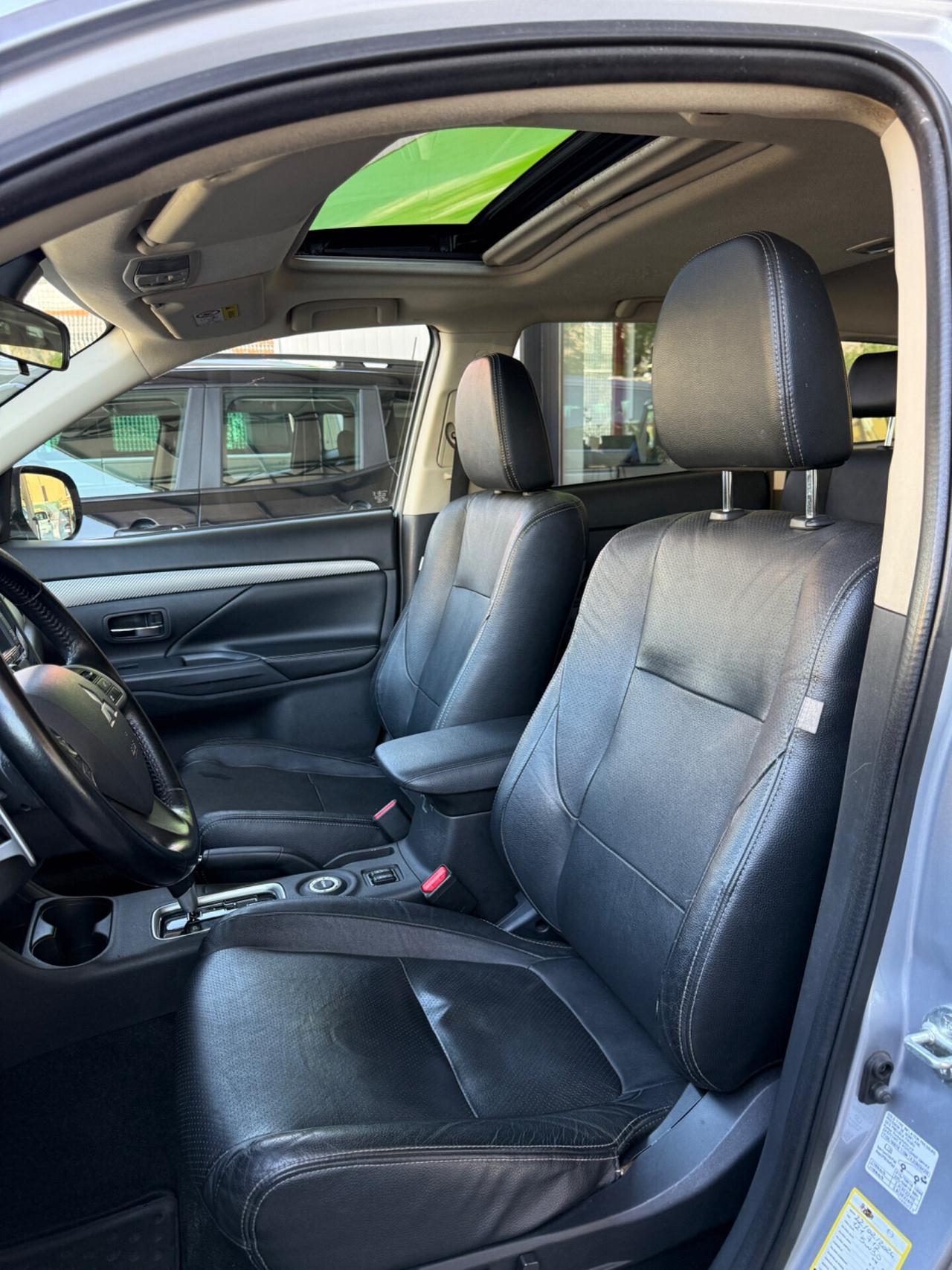 MITSUBISHI OUTLANDER 2.2 DI-D 4WD INSTYLE 7posti