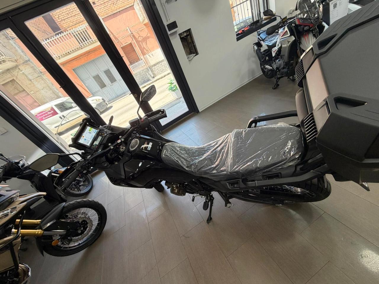 Honda CRF1100L Africa Twin TOTAL BLACK A RATE DA 165 AL MESE