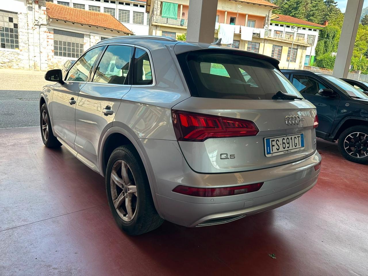 Audi Q5 2.0 TDI 150 CV Business