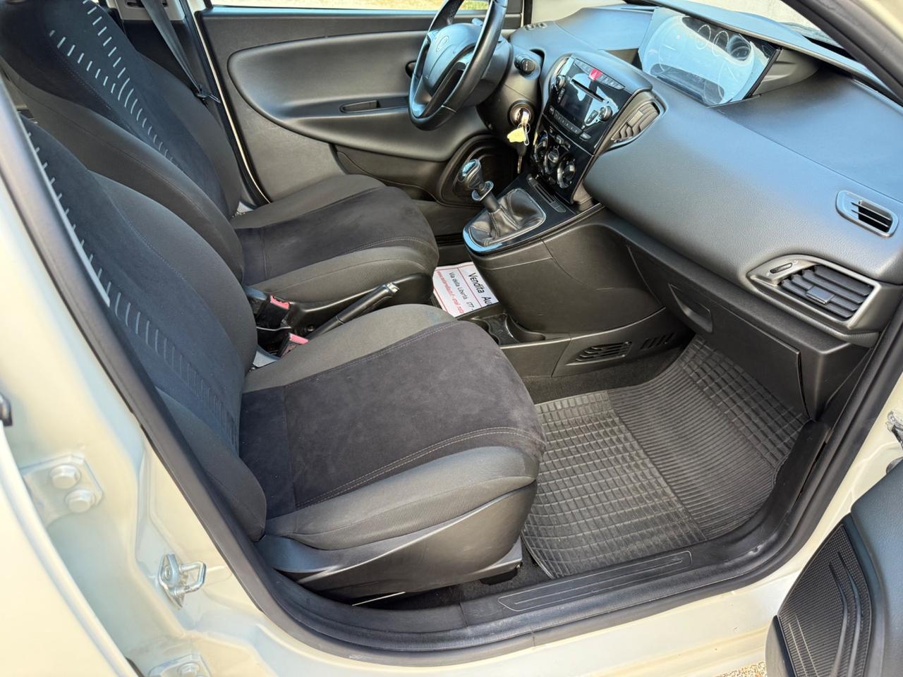 Lancia Ypsilon 1.2 69 CV 5 porte S&S Platinum