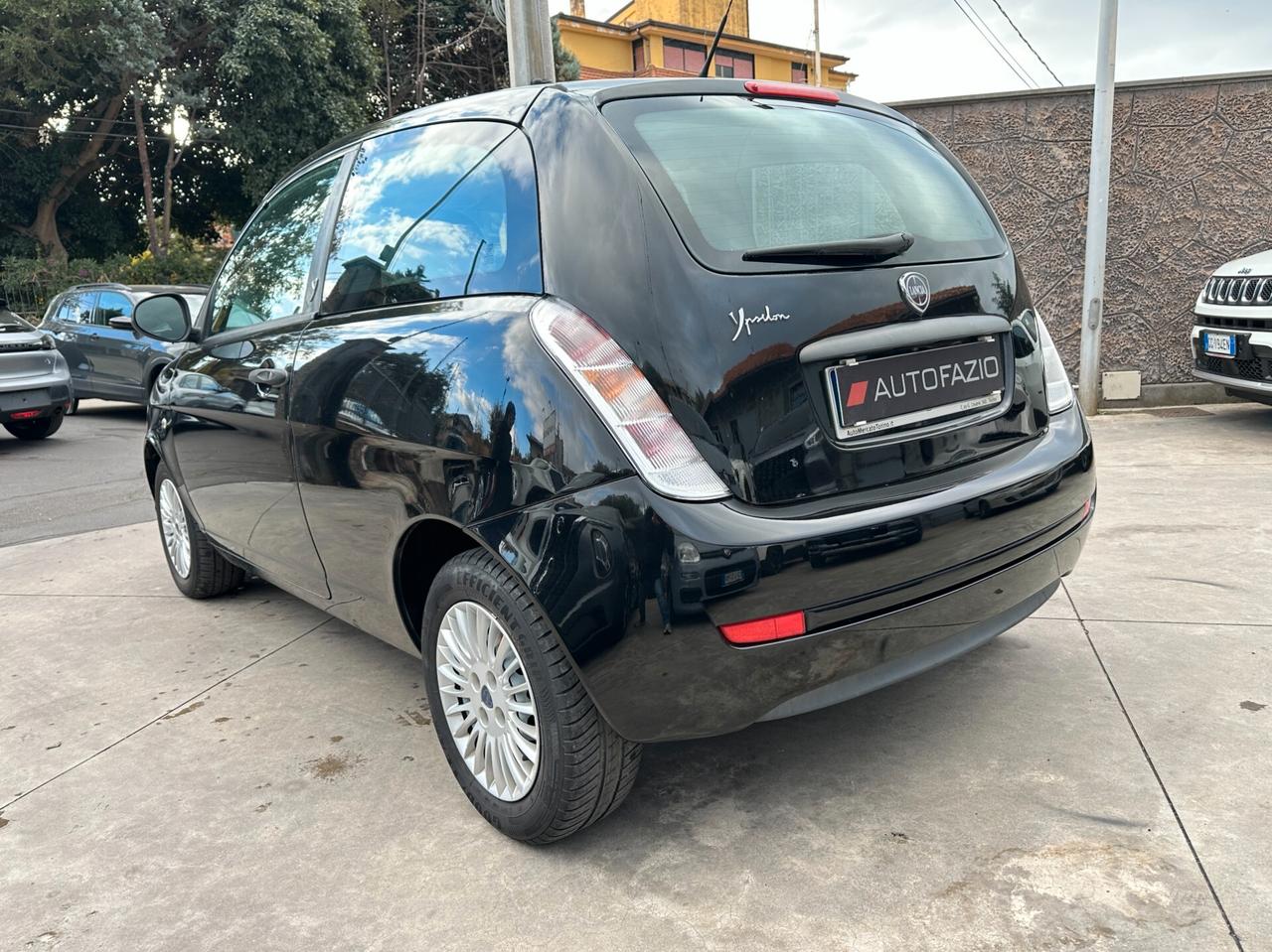 Lancia Ypsilon 1.3 MJT 75 CV New Oro