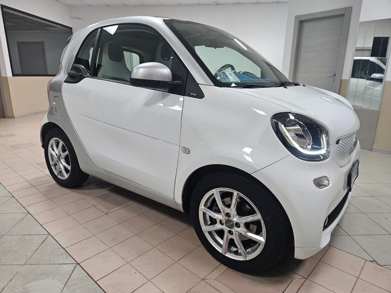 Smart ForTwo 1000 52 kW MHD coupé pure