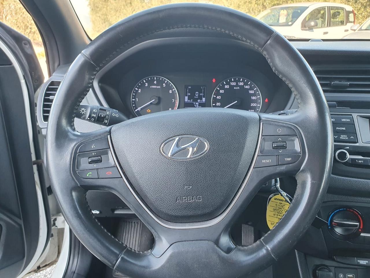 Hyundai i20 1.2 5 porte Blackline NEOPATENTATI