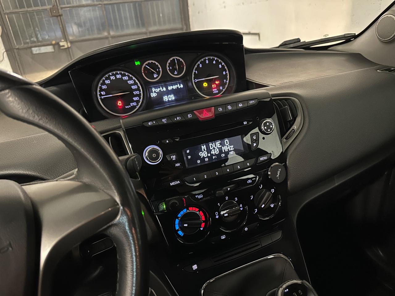 Lancia Ypsilon 1.2 69 CV 5 porte S&S Gold