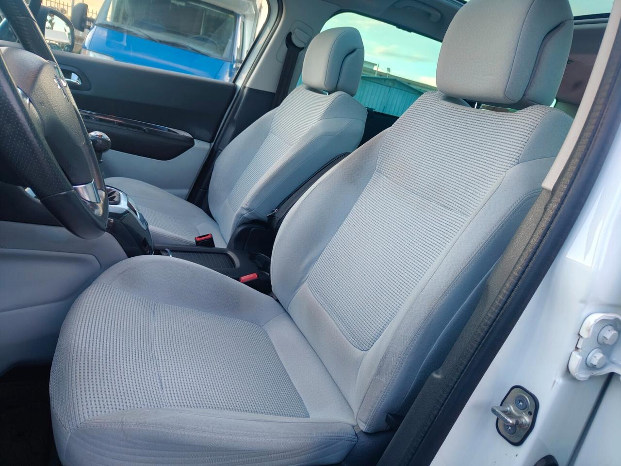 Peugeot 5008 1.6 HDi Business da €135/mese