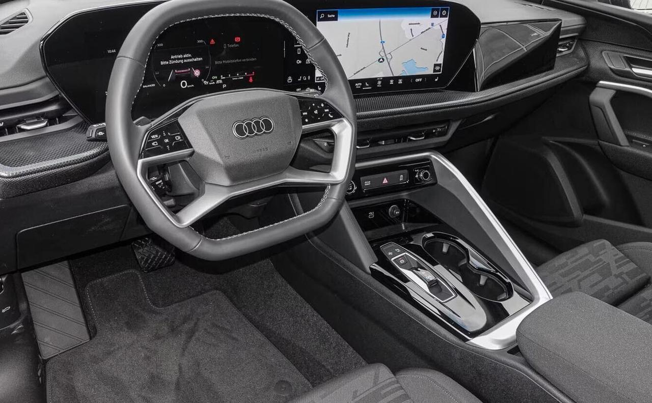 Audi Q5 Advanced *nuovo modello* Pacchetto Business con gancio di traino