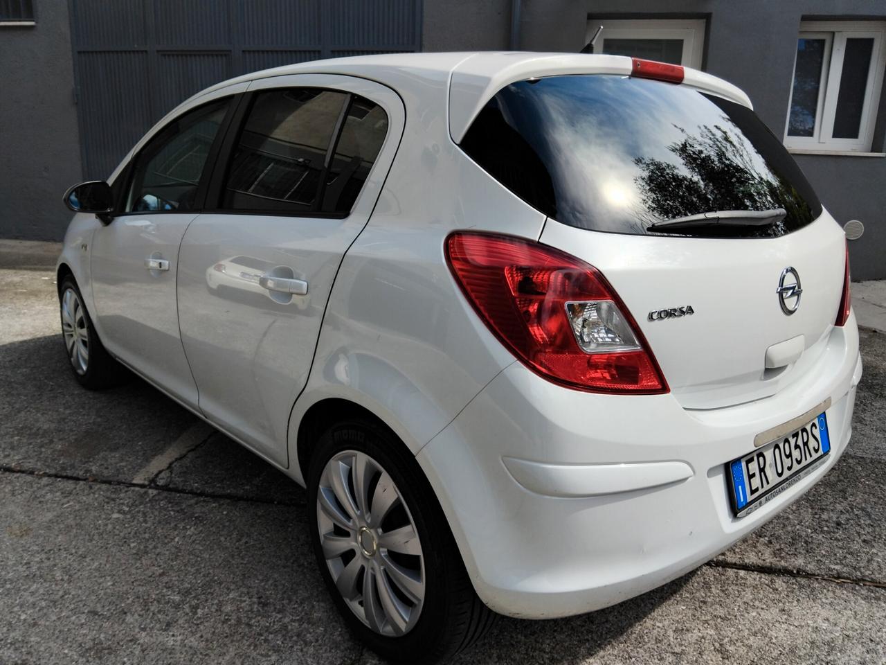Opel Corsa 1.2 gpl garanzia
