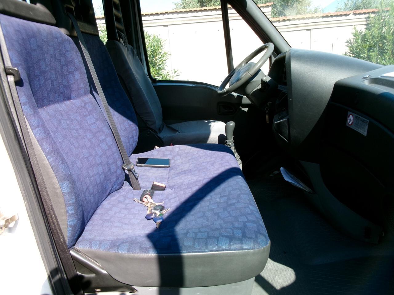 Iveco Daily 35-13 c 2.3 td 9 posti con pedana per persone disabili