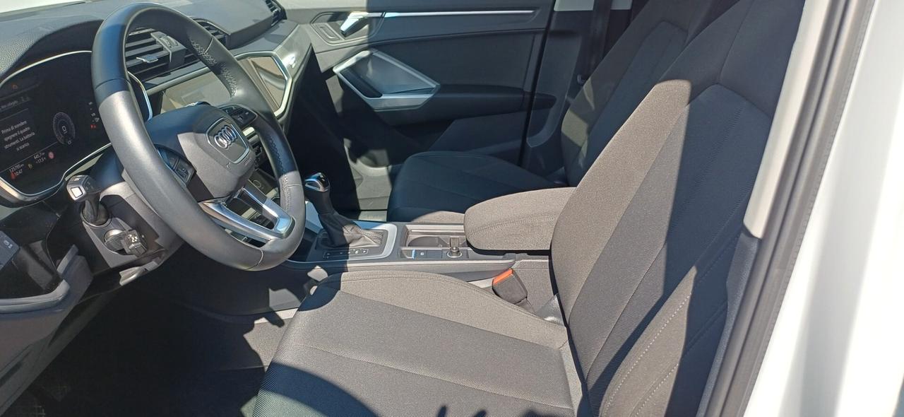 Audi Q3 40 TDI quattro S tronic Business Advanced