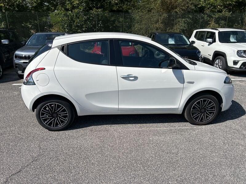 Lancia Ypsilon NUOVA My23 1.0 Firefly 70 CvStart&Stop Hybrid Gold