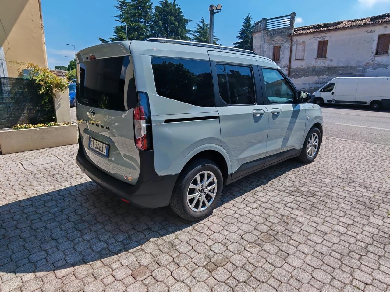 Ford Tourneo Courier 1.0 EcoBoost Powershift Titanium