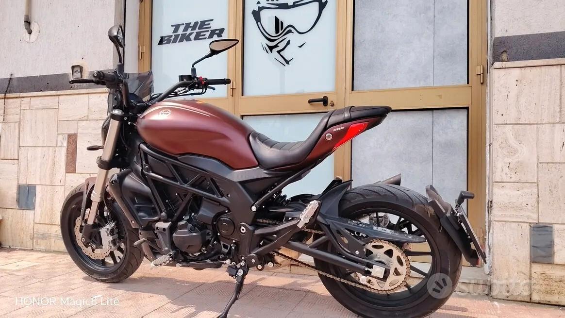 Benelli 502 C 4.000 km 35 kw