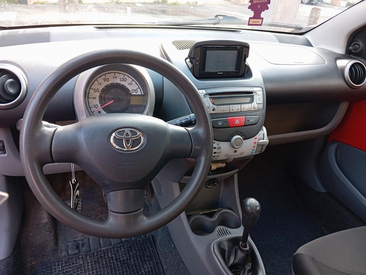 Toyota Aygo 1.0 Now Connect E5 offerta del mese