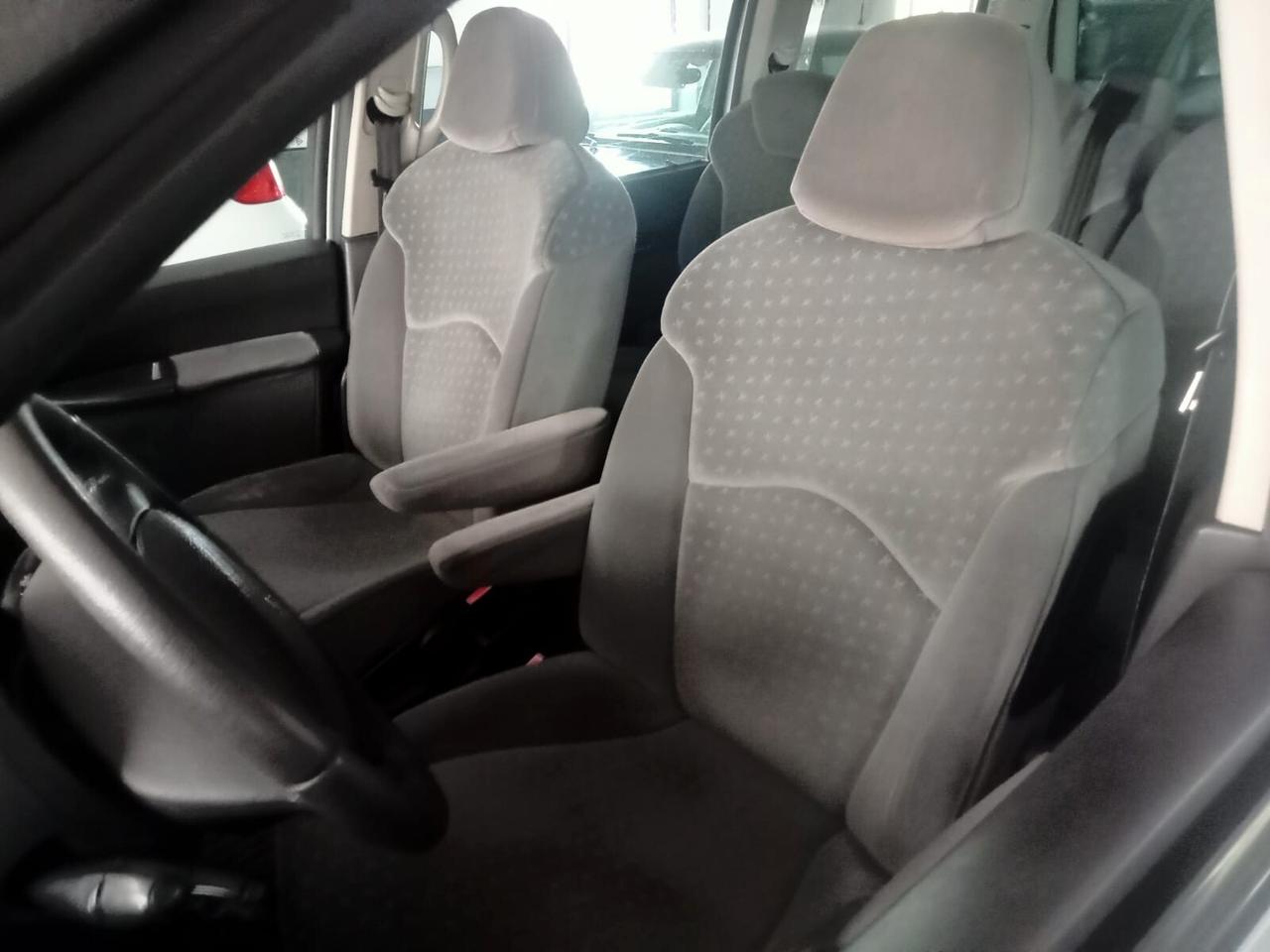 Peugeot 807 2.2 HDi 7 POSTI CON GANCIO TRAINO