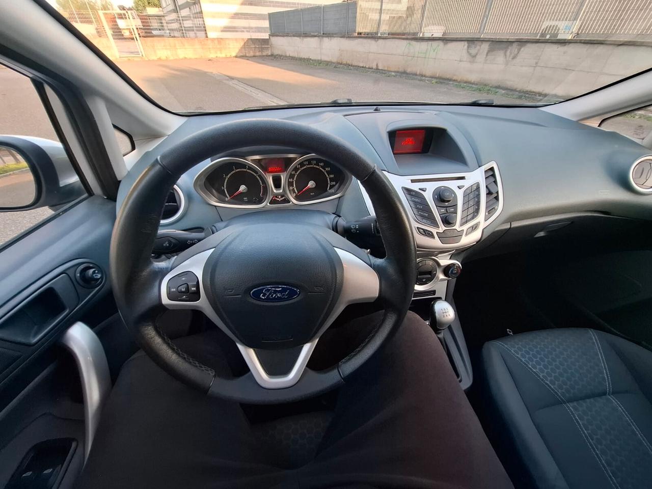 Ford Fiesta 1.2 5 porte SOLAMENTE 60.000 KM
