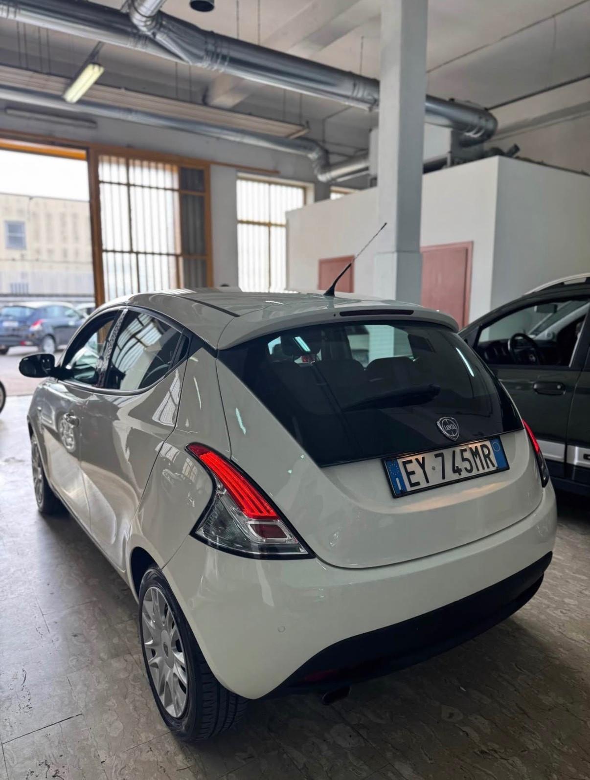 Lancia Ypsilon 1.2 69 CV 5 porte Platinum