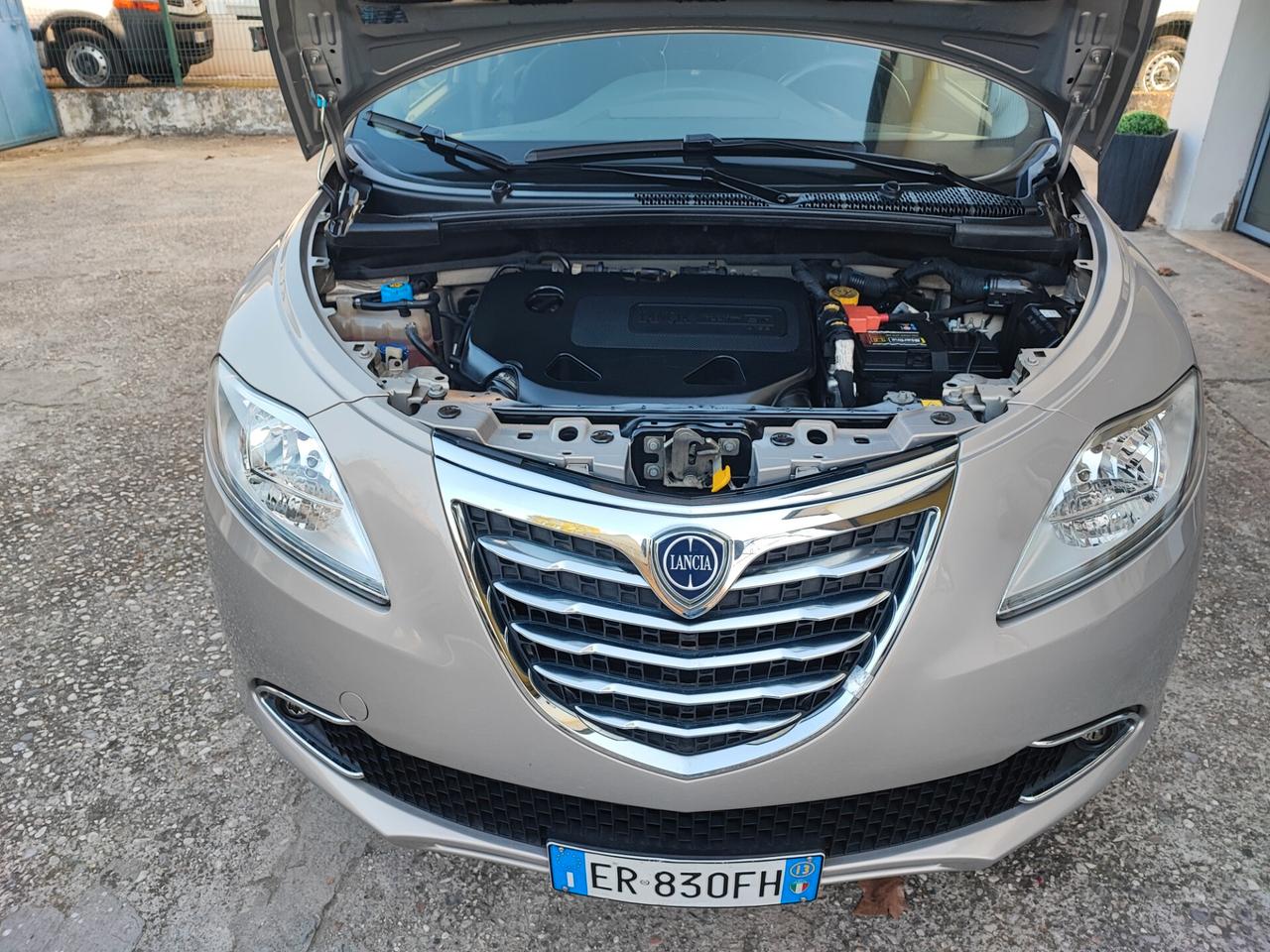 Lancia Ypsilon