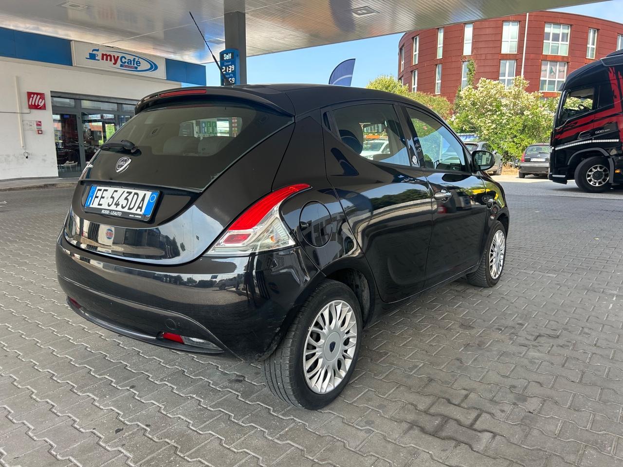 Lancia Ypsilon 1.2 69 CV 5p GPL Ecochic Gold