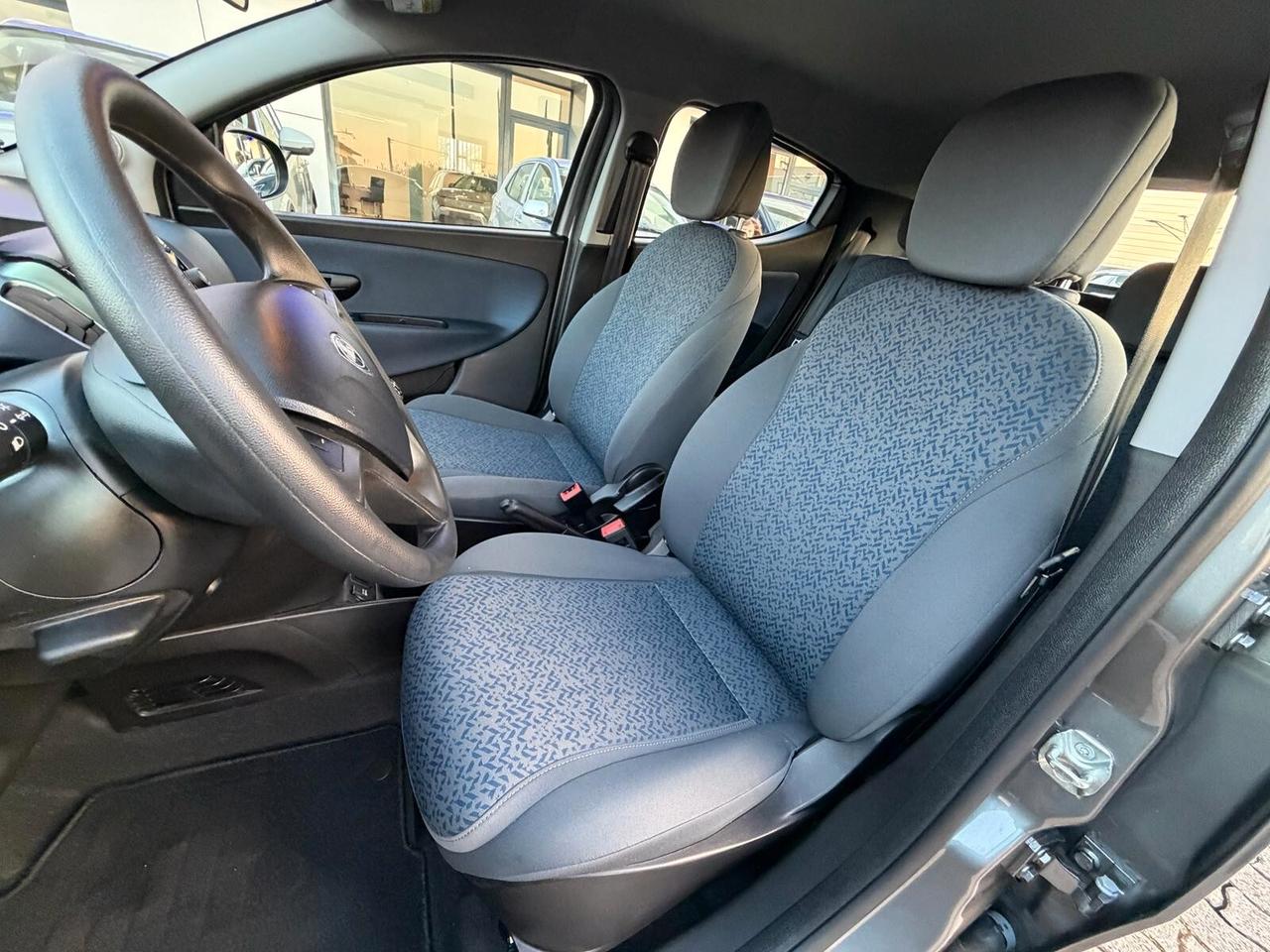 Lancia Ypsilon 1.0 FireFly 5 porte S&S Hybrid Silver