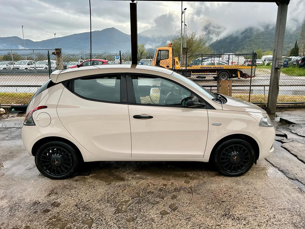 Lancia Ypsilon 1.2 69 CV 5 porte GPL Ecochic Monogram