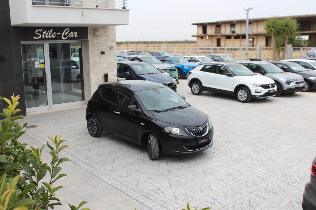 Lancia Ypsilon 1.0 FireFly 5 porte S&S Hybrid Ecochic Silver