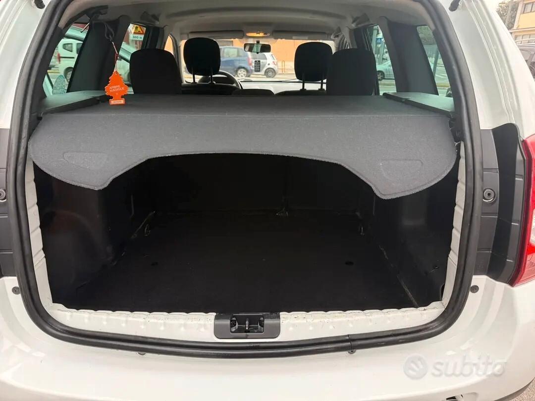 Dacia Duster 1.6 110CV con gancio traino