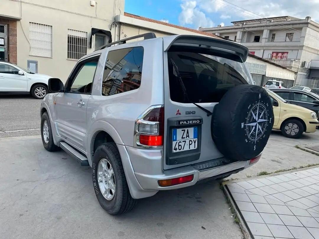 Mitsubishi Pajero 3.2 16V DI-D 3p. GLS2 Autocarro