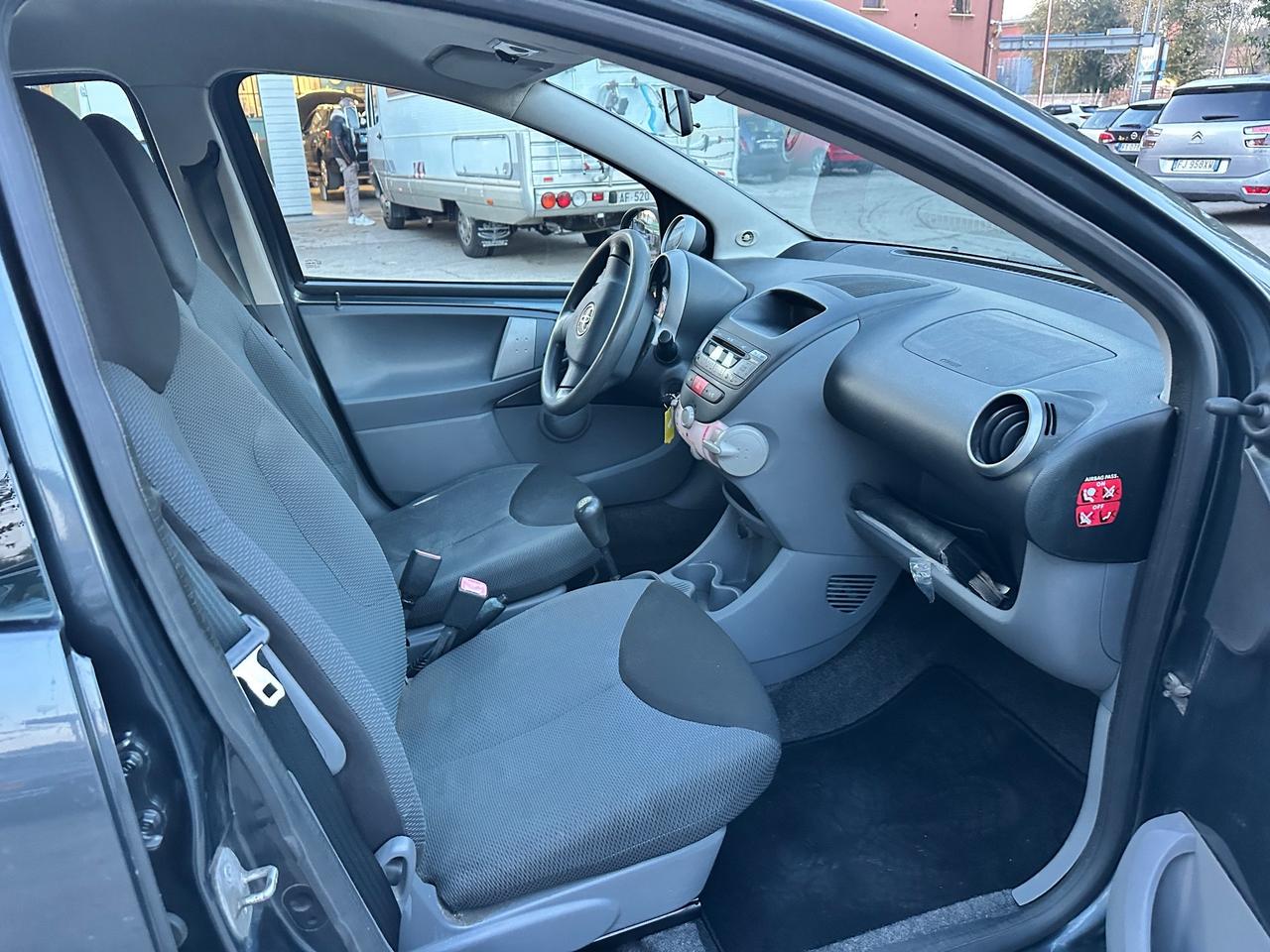 Toyota Aygo 1.0 12V VVT-i 5 porte Sol