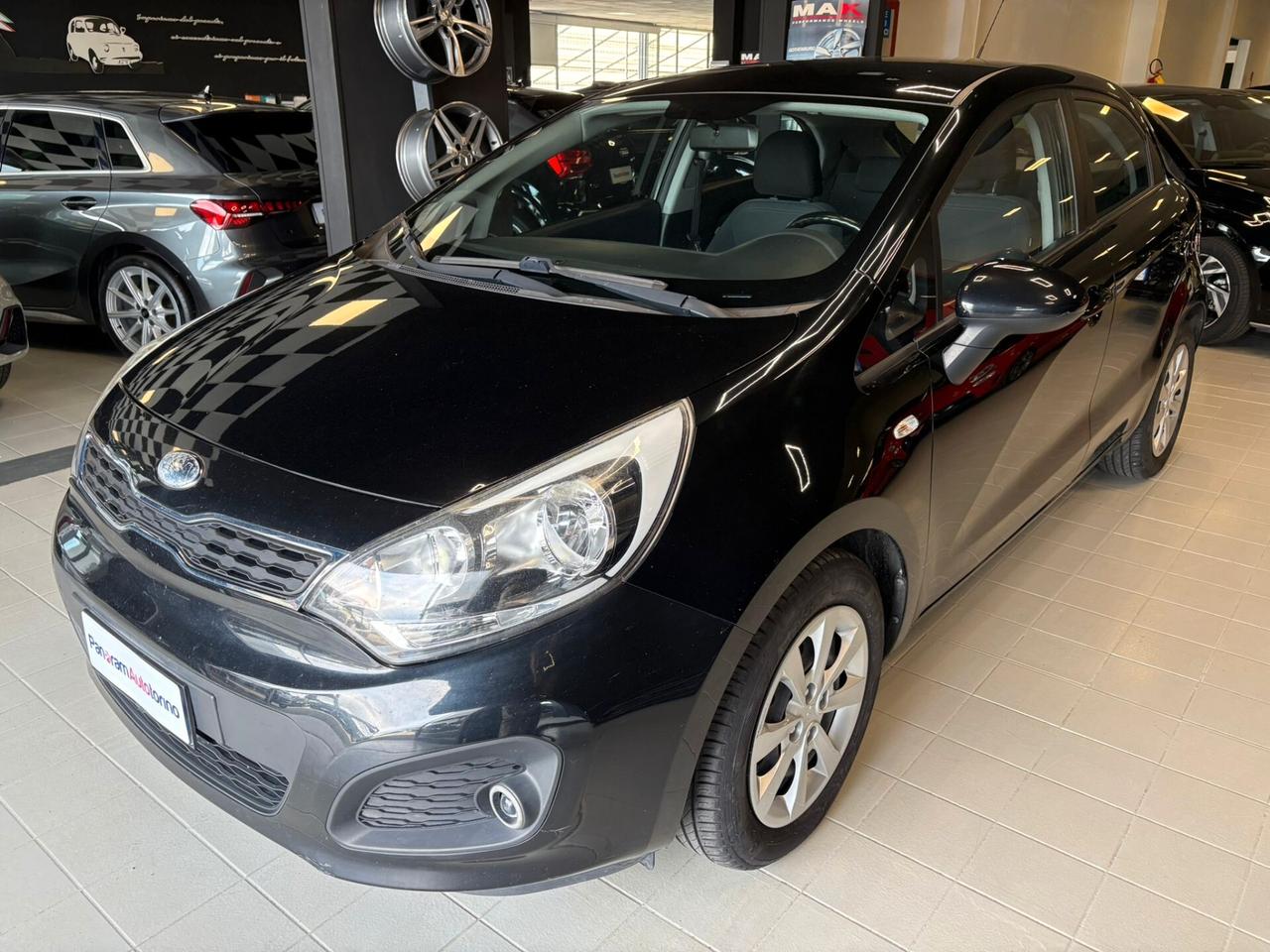 Kia Rio 1.1 CRDi 5p. Cool Neopatentati