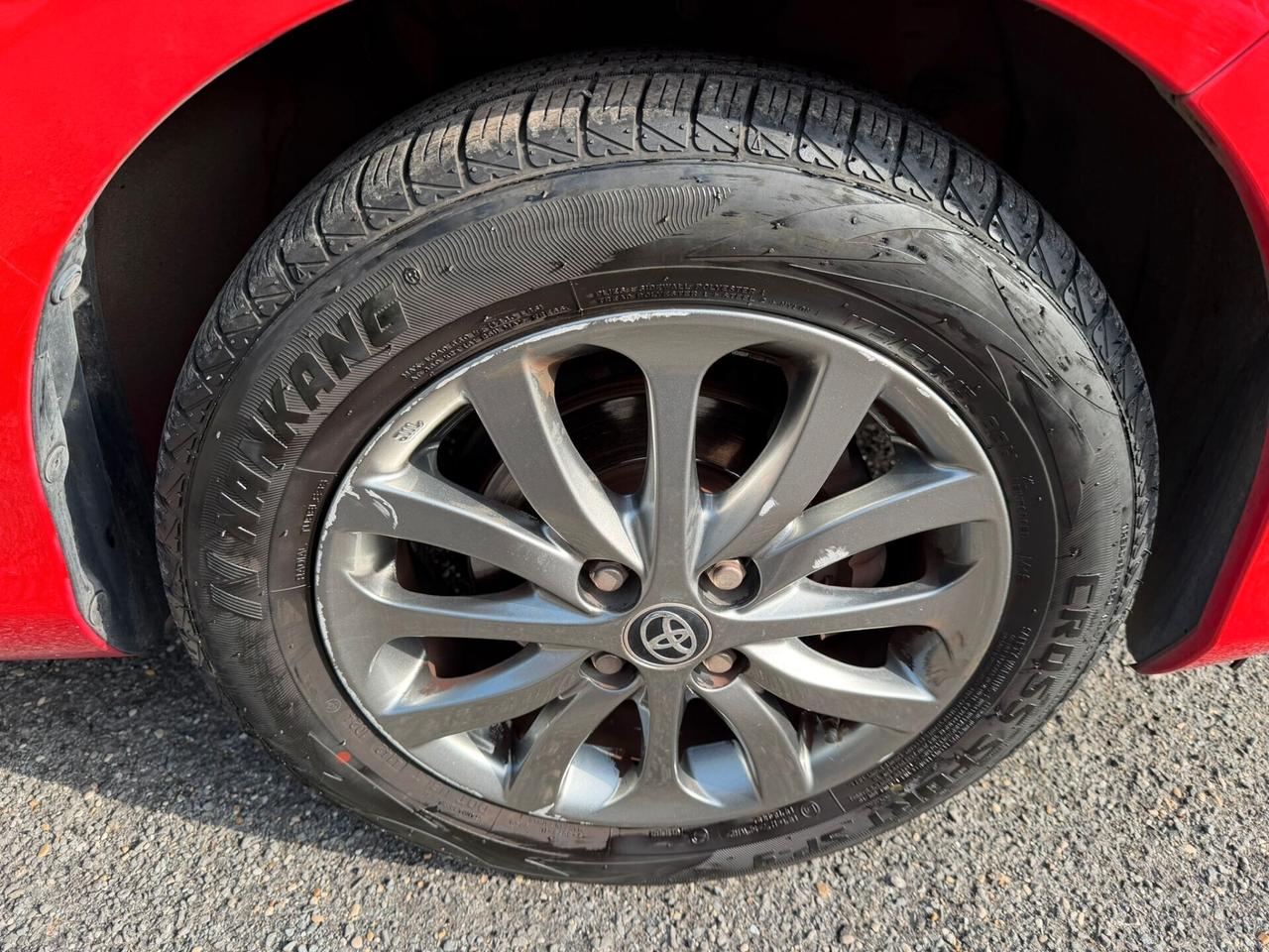 Toyota Yaris 1.3 5 porte trend red edition