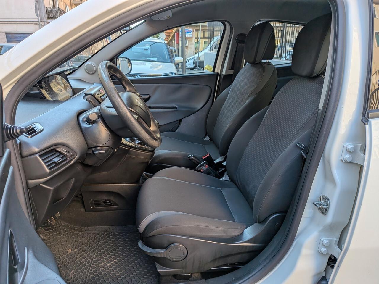 Lancia Ypsilon 1.3 MJT 16V 95 CV 5 porte S&S Silver