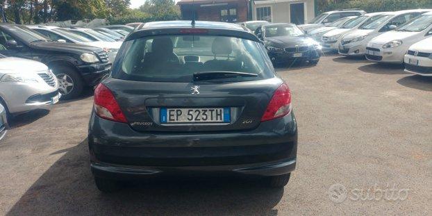 Peugeot 207 1.4 HDi 70CV 5 porte NEO PATENTATI CLIMA MULTIFUNZIONE COMANDI VOLANTE