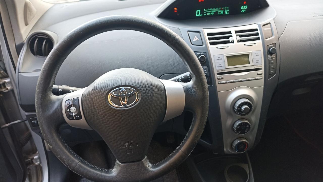 Toyota Yaris 1.4 D-4D 5 porte M-MT Sol automatica