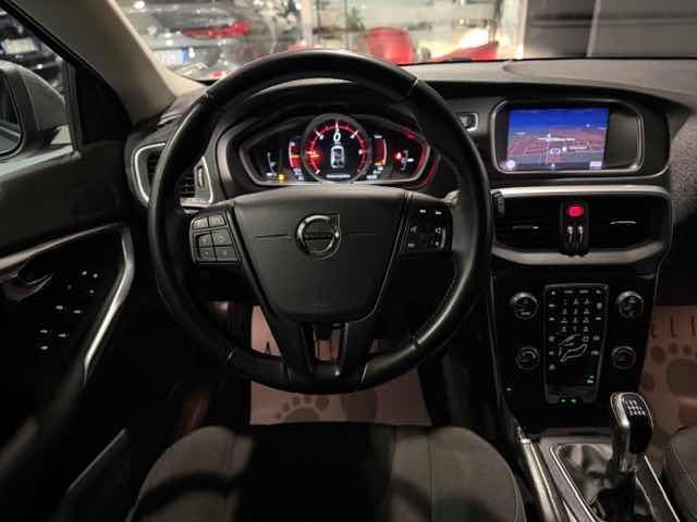 VOLVO V40 D2 R-design