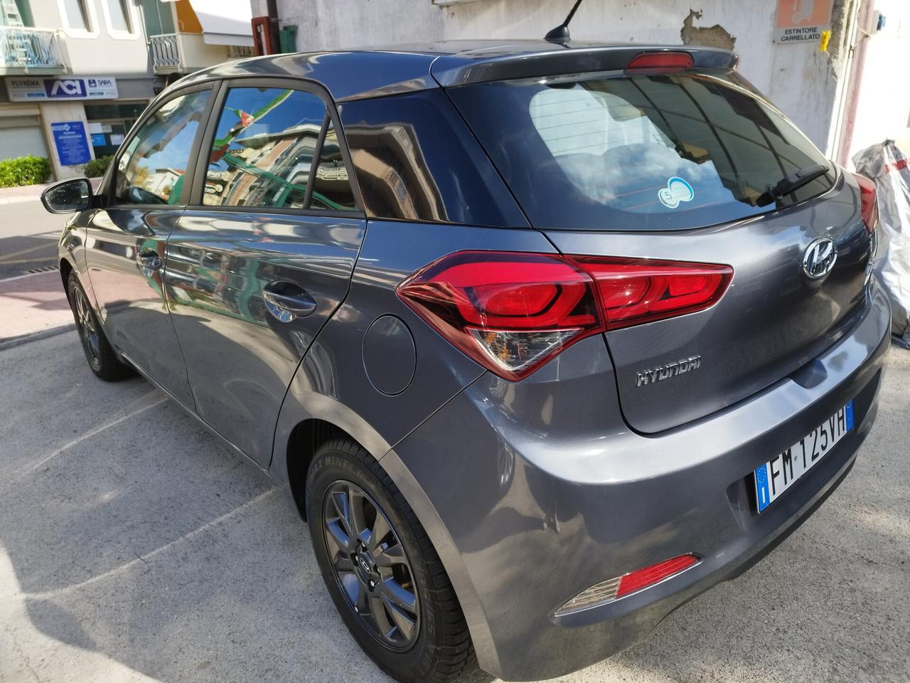 Hyundai i20 1.1 CRDi 12V 5 porte Blackline