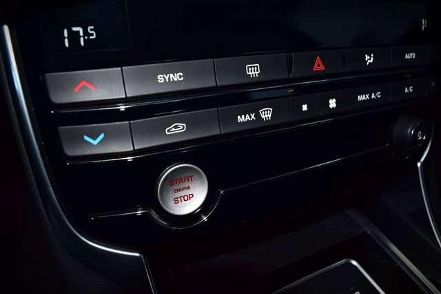 Jaguar XE 2.0 D 180 cv Automatica Prestige
