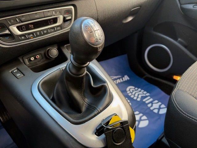 RENAULT Scenic 1.6 16V Dynamique 7POSTI