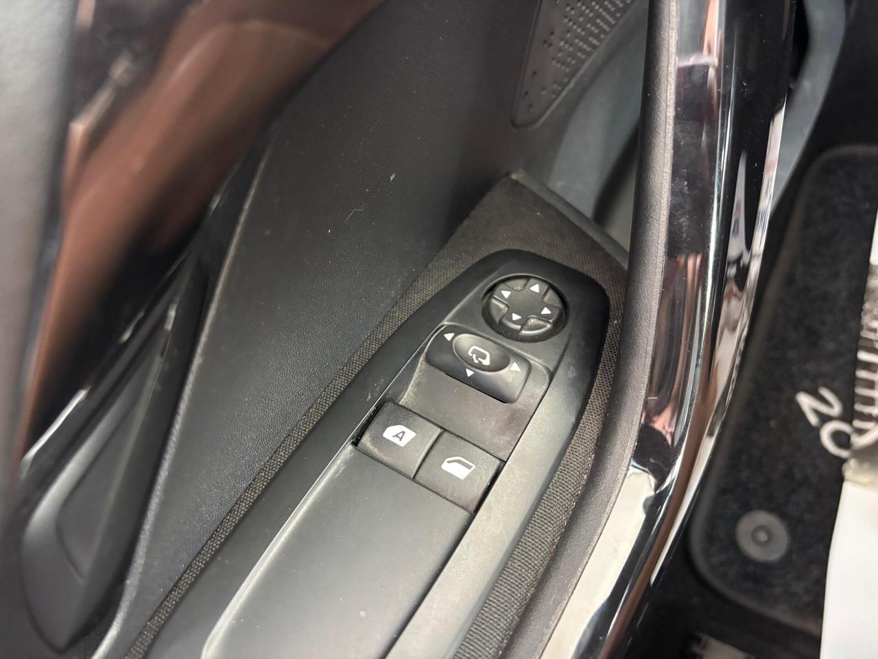Peugeot 208 PureTech 82 5 porte Allure