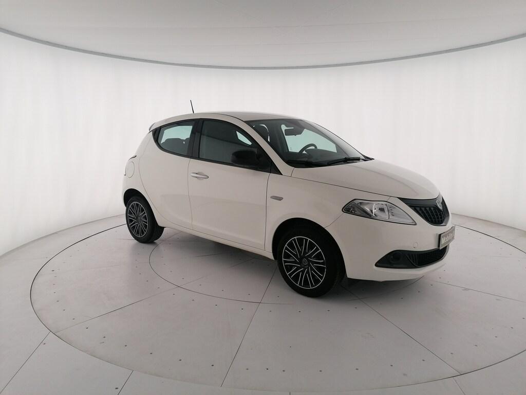 Lancia Ypsilon 1.0 FireFly Hybrid Silver