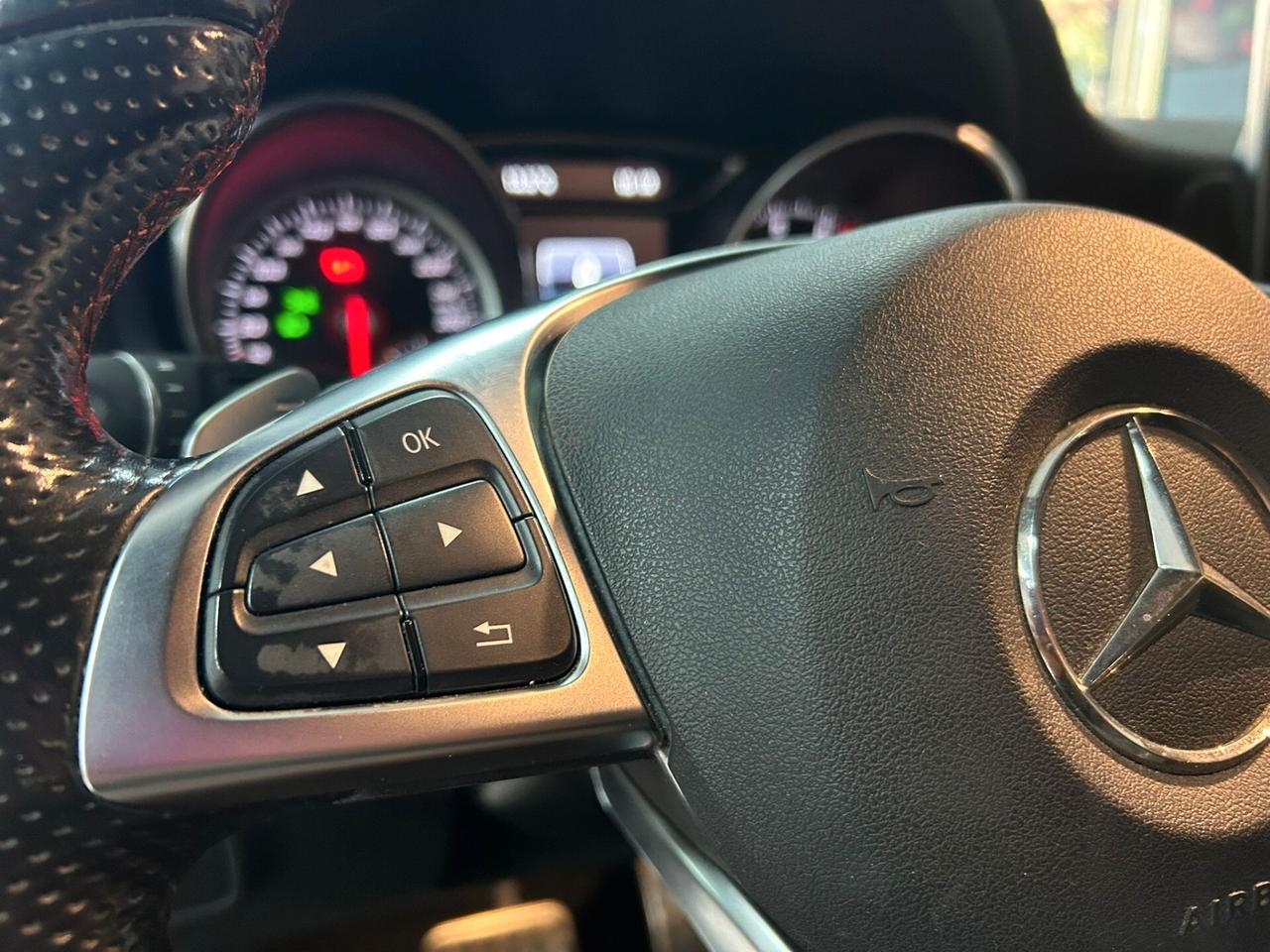 Mercedes-benz GLA 250 Auto 4Matic Premium AMG-Line