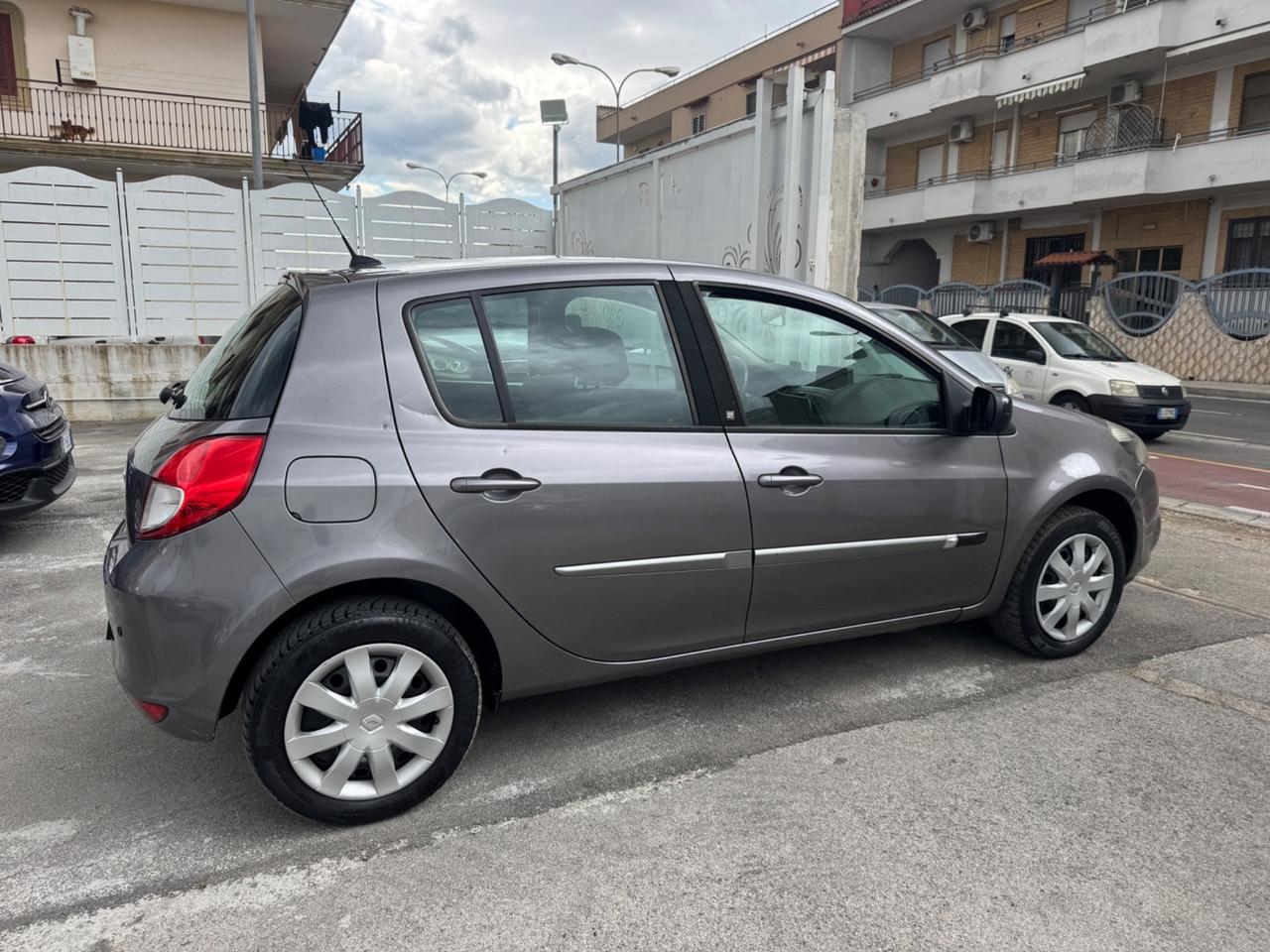 Renault Clio 1.2 GPL 75CV 20th 2011