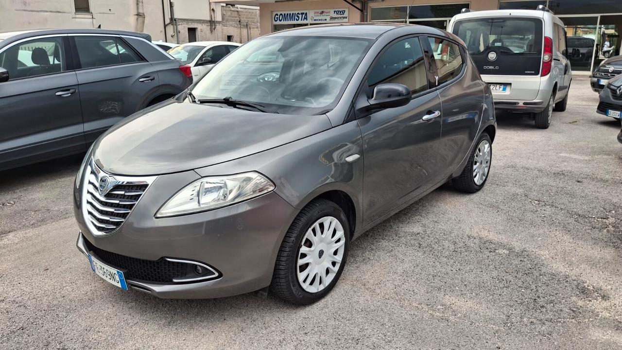 Lancia Ypsilon 1.2 69 CV 5 porte Gold