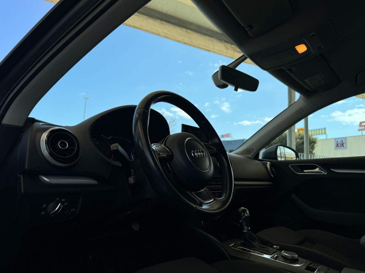 Audi A3 1.6 TDI diesel S tronic Ambition