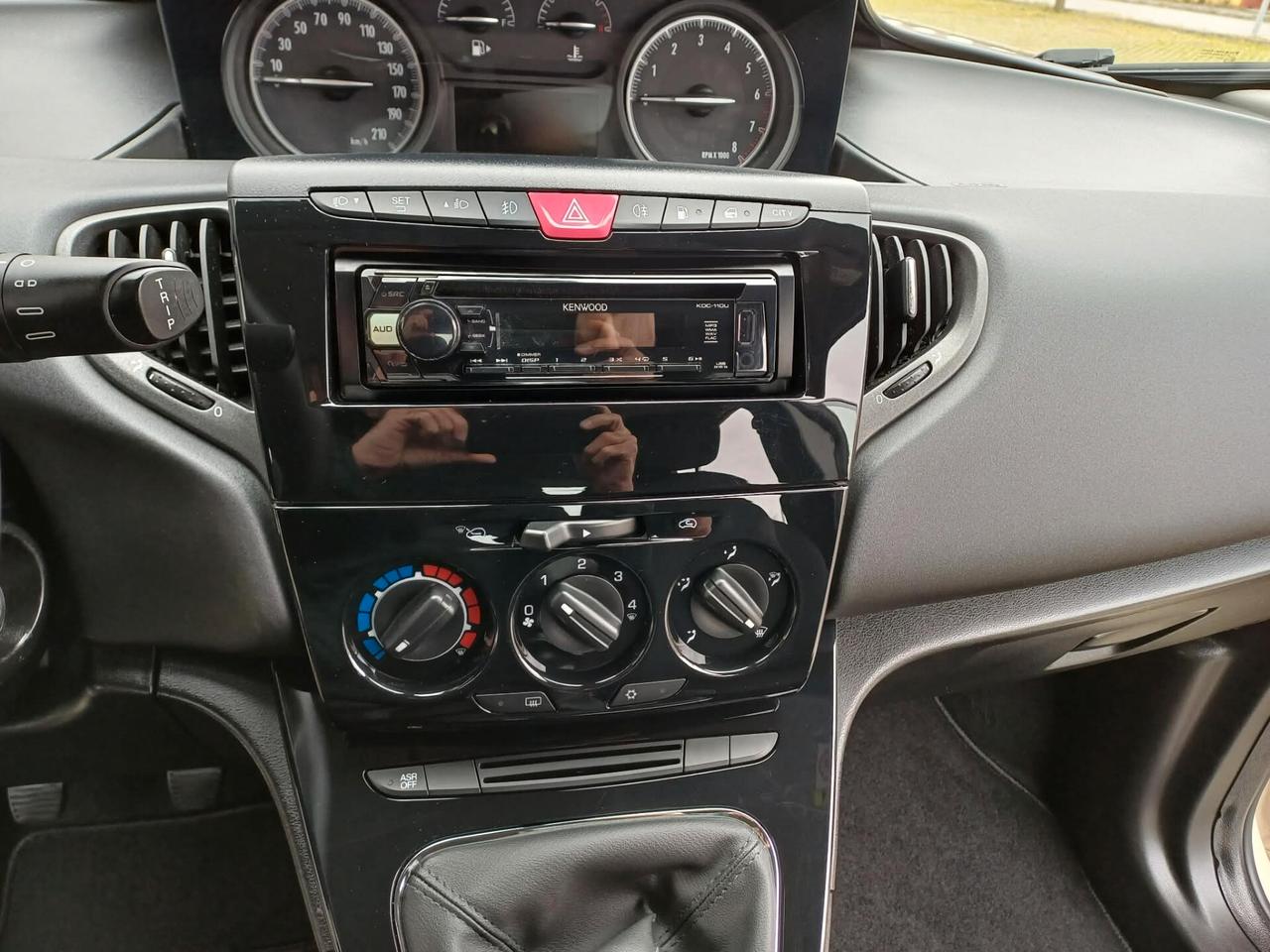 Lancia Ypsilon 1.2 69 CV 5 porte GPL Ecochic Silver