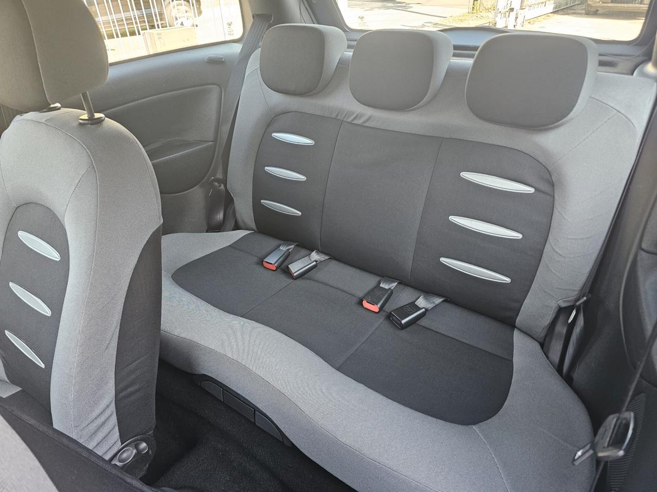 Lancia Ypsilon 1.3 MJT 75 CV